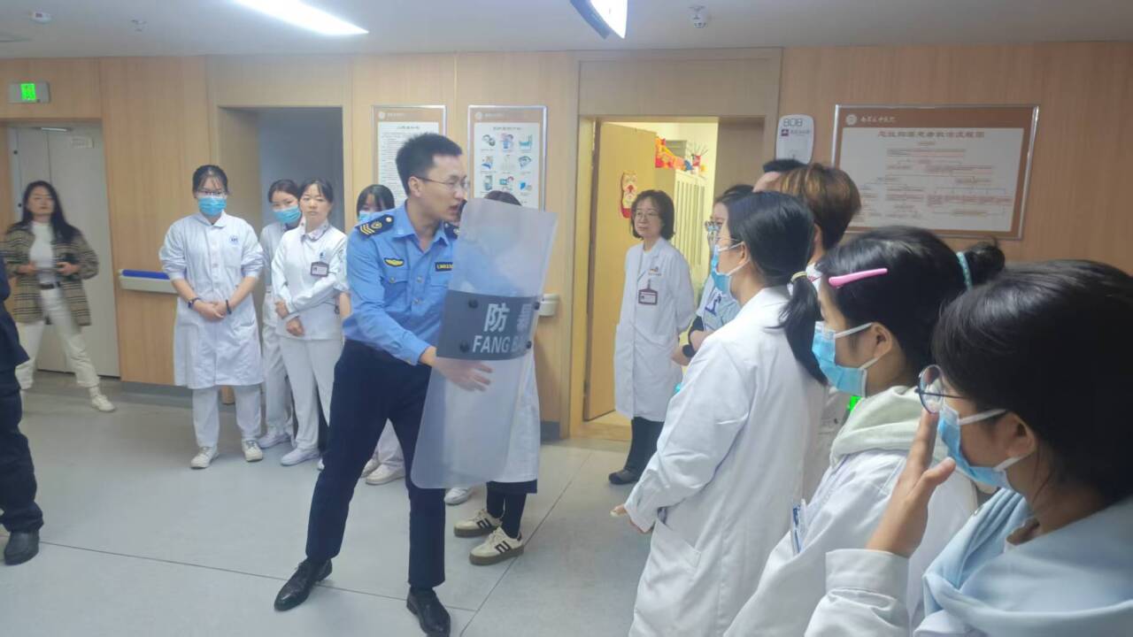 防暴演练 (2).jpg