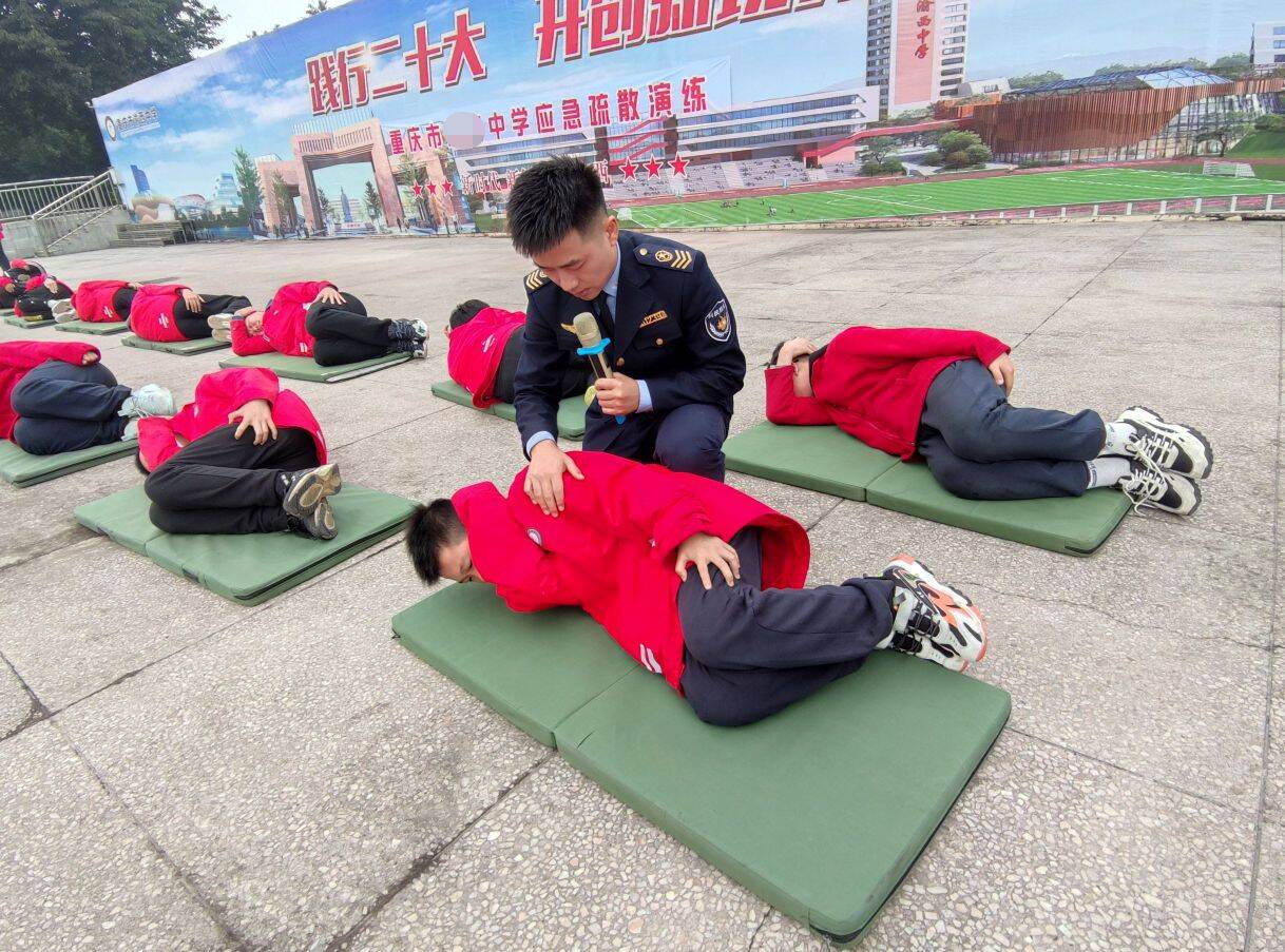 防踩踏演练.jpg