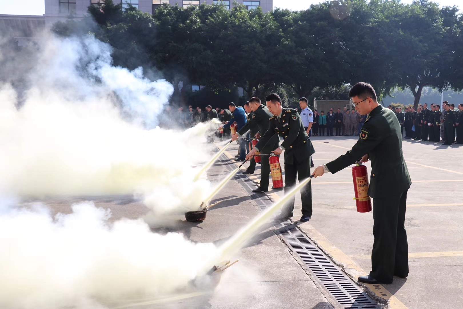 灭火演练 (4).jpg